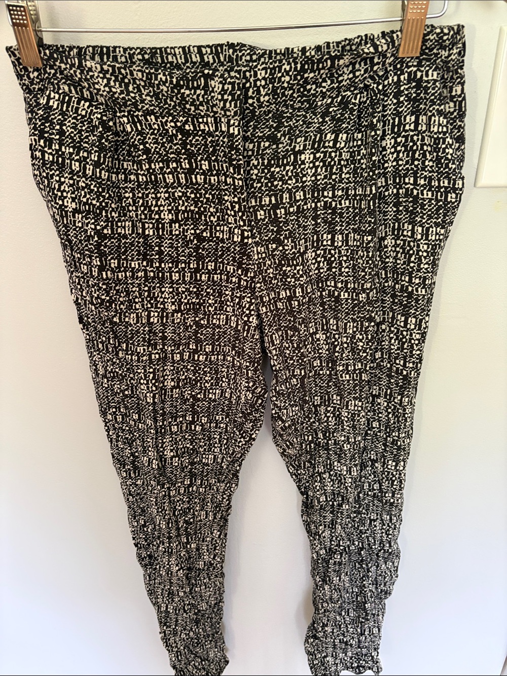 Cynthia Rowley Black & White Patterned Pull-On Joggers